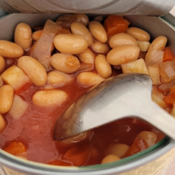 Konserve Fasulye Pilaki Ürünü Yeterince Pişmemiş Ve Tüketilmeye Hazır Değil