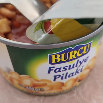 Konserve Fasulye Pilaki Ürünü Yeterince Pişmemiş Ve Tüketilmeye Hazır Değil