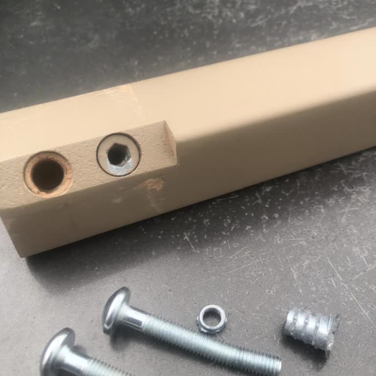 Sürekli Kırılan Sandalye Ayağı Ve Çözülmeyen Sorun