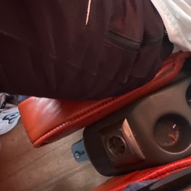 Otobüste Prizler Çalışmıyor, Klima Yetersiz Ve Muavin İlgisiz