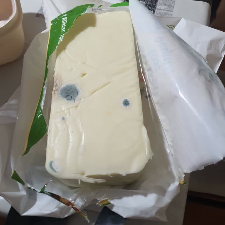 Küflü Peynir Ve Fiş Olmadan Ürün Değişimi Yapılmaması