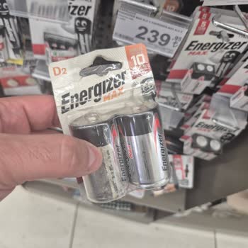 Market Raflarında Satışa Sunulan Paslanmış Ve Tehlikeli Piller