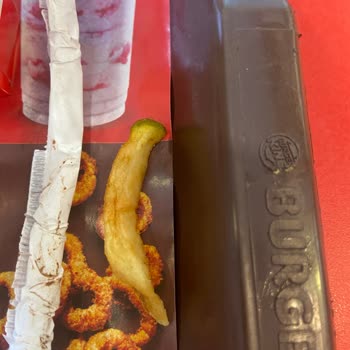 Burger King'de Kalitesiz Ürünler Ve İlgisiz Personel