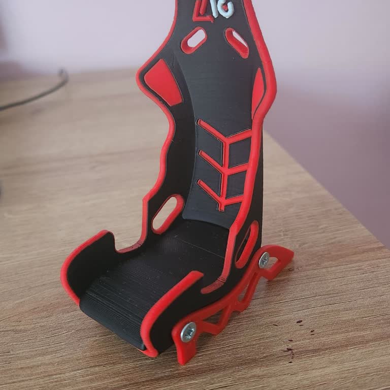 Oyuncu Koltuğu Yanında Eksik Telefon Tutucu Teslimatı