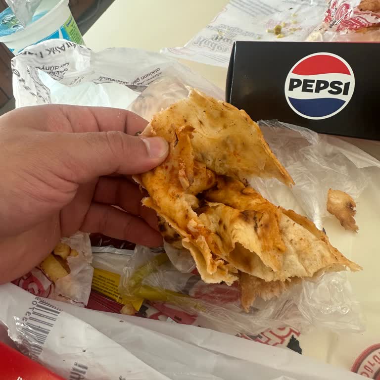 Tavuk Dürümde Tavuk Yoktu, Sadece Patates Yedik