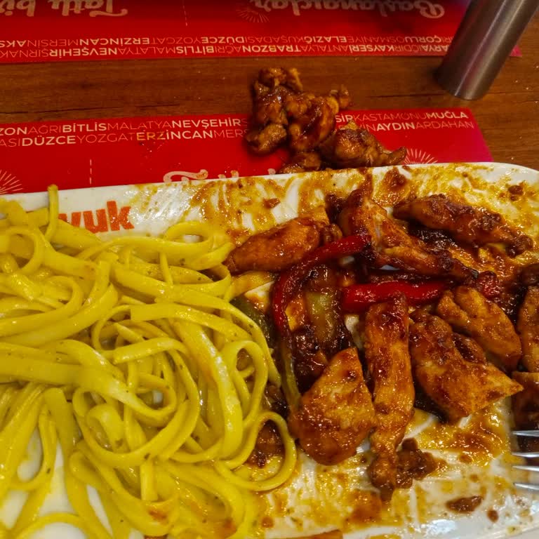 Tavada Tavuk Bakırköy Şubesinde Pişmeyen Yemek Ve İlgisiz Personel