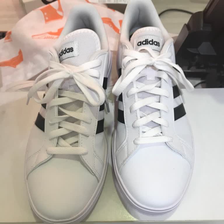 Aldığım Ayakkabının Ön Yapışkanı Ve Yan Renk Sorunu