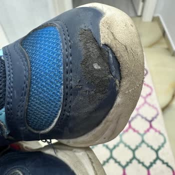 2500 TLye Alınan Çocuk Ayakkabısı 10 Kez Giymede Yırtıldı Garantiden Ret Geldi