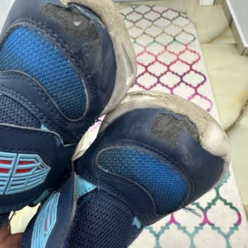 2500 TLye Alınan Çocuk Ayakkabısı 10 Kez Giymede Yırtıldı Garantiden Ret Geldi