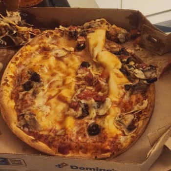 Soğuk Ve Dağılmış Pizza, İlgisiz Müşteri Hizmetleri: Domino’s Yuvacık Şubesinde Hayal Kırıklığı