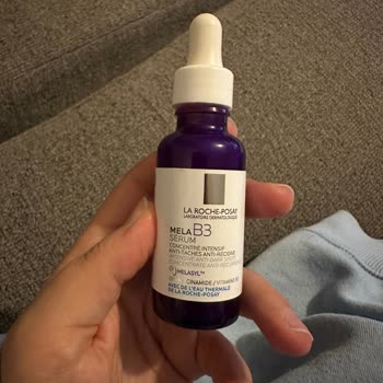 I Used La Roche-Posay Mela B3 Serum But It Peeled Off Like Eraser Bits on My Skin