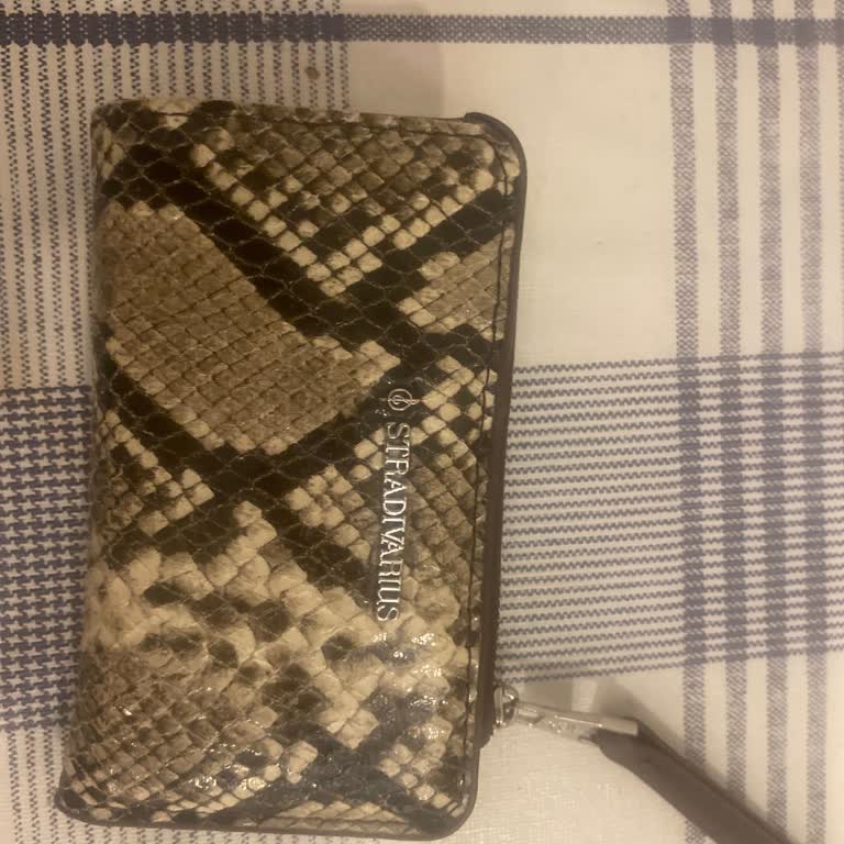 Stradivarius Cüzdanın Alarmı Yüzünden Sürekli Mağazaya Gitmek Zorunda Kalıyorum