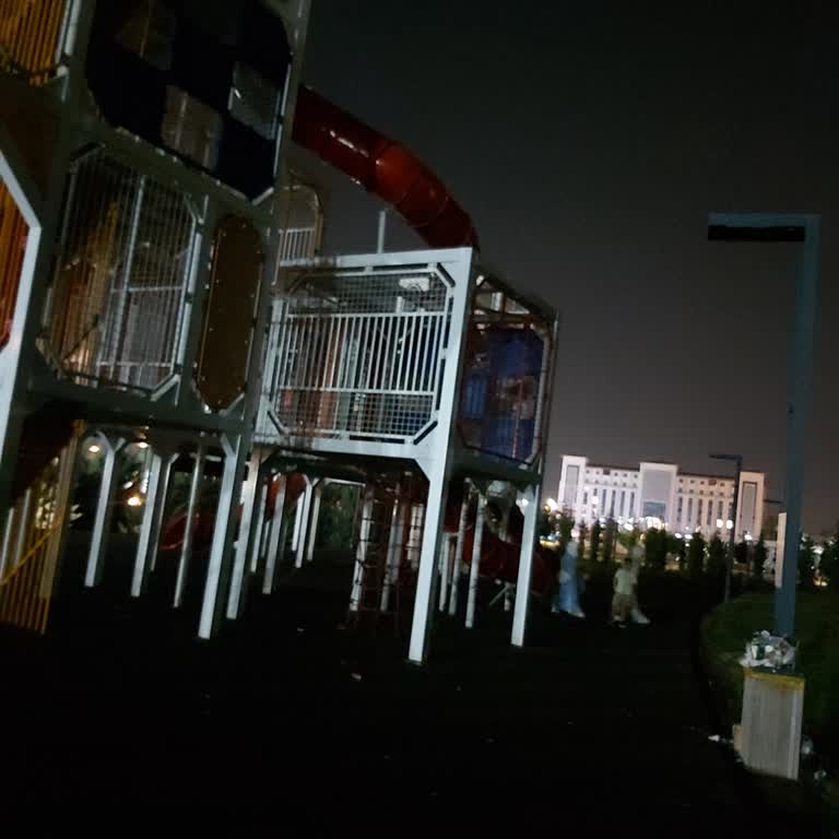 Millet Bahçesi Çocuk Parkında Aydınlatma Ve Otopark Eksikliği