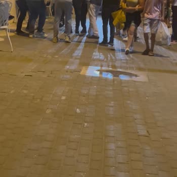 Sahilde Yürüyüş Hakkımızı Kısıtlayan Mekanlara Belediyeden Çözüm Bekliyoruz