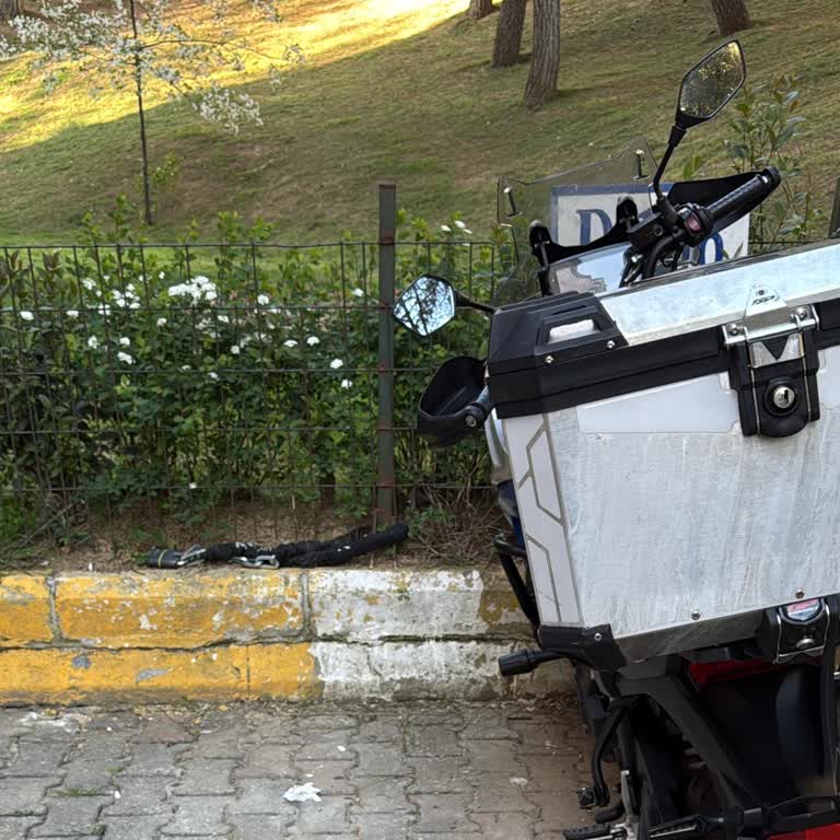 Yeni Alınan Motosiklet Arka Çantasında Kalıcı Leke Sorunu Ve Çözüm Talebi