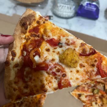 Siparişimde Eksik Ve Yanlış Ürünler: Tavuklu Pizza Yerine Tavuk Topları, Yanlış Sos Ve İçecek