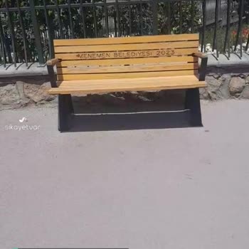 Menemen Oyun Köyünde Oturacak Gölge Alan Yok!