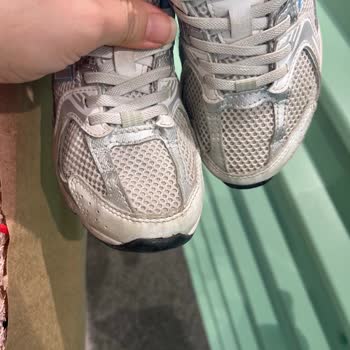 İki Ayda Yırtılan Ayakkabıya Çözüm Bulamayan Mağaza Mağduriyeti