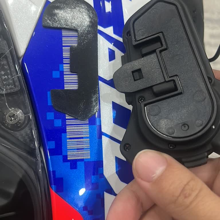 Kask Aparatı Yapışkanı Zayıf, Interkom Sürüş Sırasında Düştü