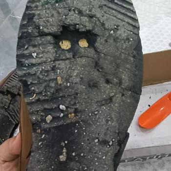 Ayakkabı Tabanı Kısa Sürede Eriyor, Satıcı İlgisiz