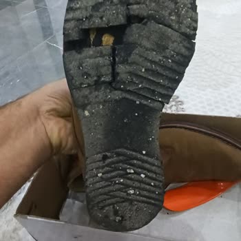 Ayakkabı Tabanı Kısa Sürede Eriyor, Satıcı İlgisiz