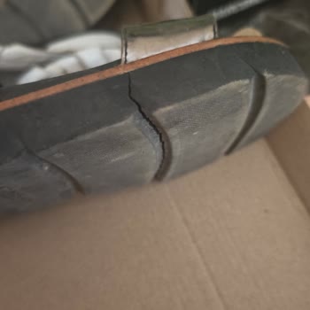 Aldığım Sandaletlerin Tabanları Ayrıldı, Destek Bekliyorum