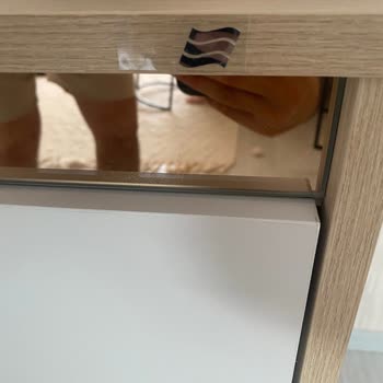 TV Ünitesinde Yapıştırma Logo Orijinallik Şüphesi