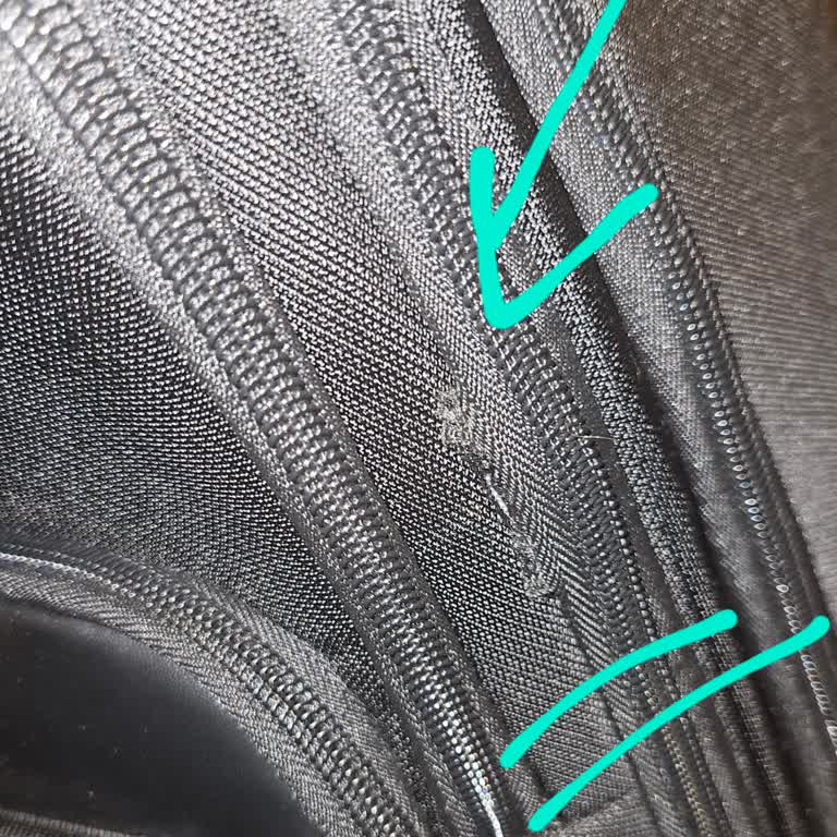 Yeni Alınan Sırt Çantasında İlk Kullanımda Dikişlerin Sökülmesi Hayal Kırıklığı