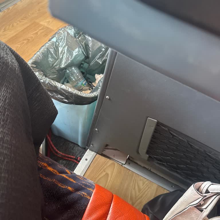 Otobüste Terlik Yasağı Ve Rahatsız Edici Koltuklar Yolculuğu Zorlaştırıyor