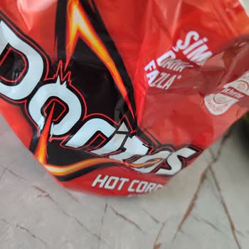 Doritos Cipsin İçinden Yanmış Ve Tanımsız Madde Çıktı, Güvenimiz Sarsıldı