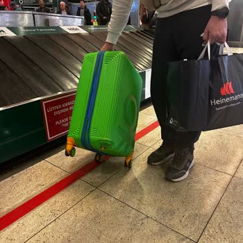 Benetton Valiz Tekerleği İkinci Kullanımda Kırıldı, Yedek Parça Yok