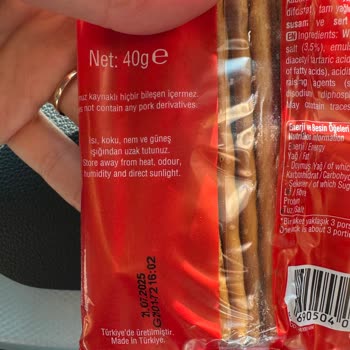 Yanmış Ve Sağlıksız Ürün: Ülker Çubuk Krakerde Üretim Hatası