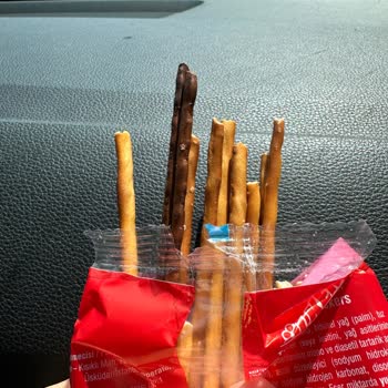 Yanmış Ve Sağlıksız Ürün: Ülker Çubuk Krakerde Üretim Hatası