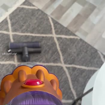 Dyson V12 Kablosuz Süpürge Kapanıp Duruyor!