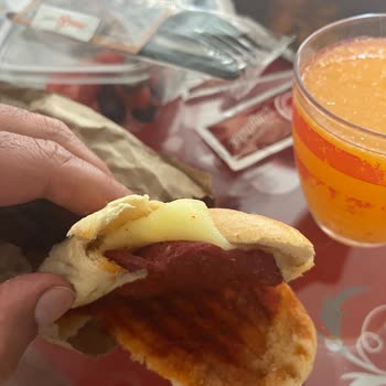 Köfteci Yusuf'tan Beklenmeyen Tost Deneyimi: Soğuk Ve Eksik Hizmet