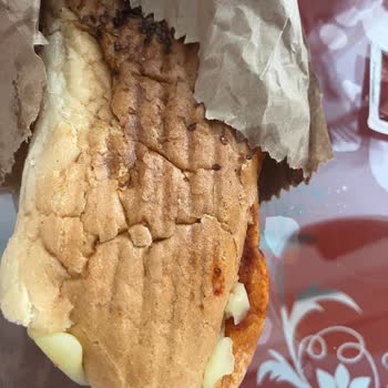 Köfteci Yusuf'tan Beklenmeyen Tost Deneyimi: Soğuk Ve Eksik Hizmet