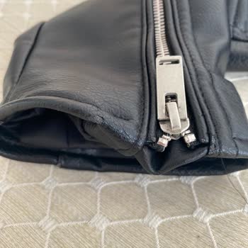 Zara'dan Alınan Deri Ceketin Kollarında Erken Sökülme Sorunu