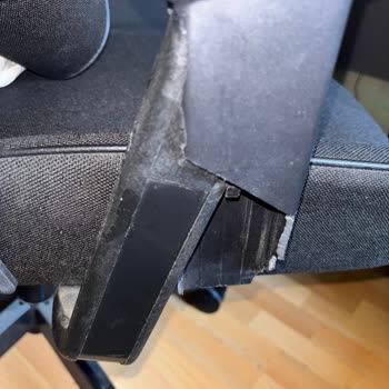 Oyuncu Koltuğunda Kolçak Ve Mekanizma Kırığı Nedeniyle Destek Talebi