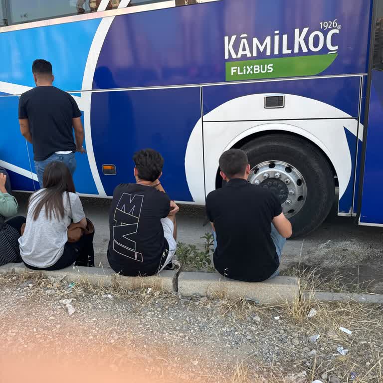 Otobüs Arızası Sonrası 4 Saat Dışarıda Bekletildik Çözüm Sunulmadı
