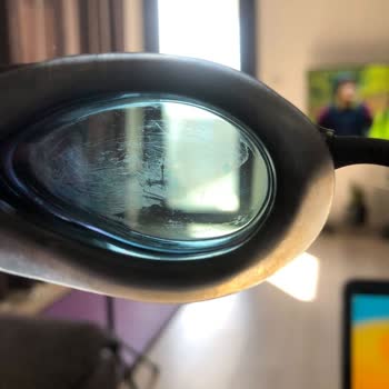 Speedo gafas de natación profesionales llegaron rayadas y con defecto