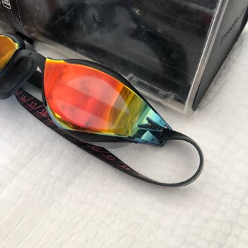 Speedo gafas de natación profesionales llegaron rayadas y con defecto