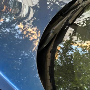 BMW 120i Ön Cam Fitili Sorunu: Su Sızdırıyor!