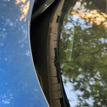 BMW 120i Ön Cam Fitili Sorunu: Su Sızdırıyor!