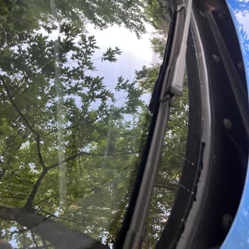 BMW 120i Ön Cam Fitili Sorunu: Su Sızdırıyor!