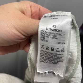 Bir Kez Giyilen Gömleğin Beklenmedik Şekilde Yırtılması