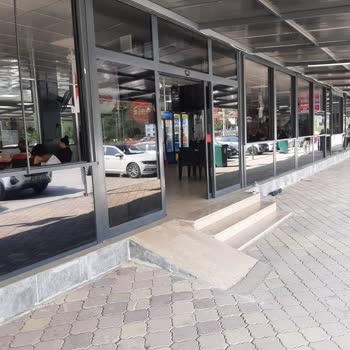 Ekmekçioğlu Dinlenme Tesisi Merdivenleri Son Derece Kaygan Ve Güvenlik Önlemlerinden Yoksun