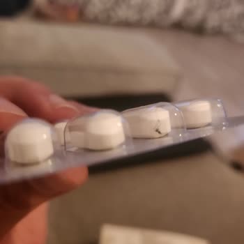 Asbien İlaç Magnium B6 Complex İçinde Kıla Benzer Madde