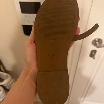 Mango’dan Aldığım Terlik Hem Farklı Numara Çıktı Hem De Birkaç Saatte Koptu