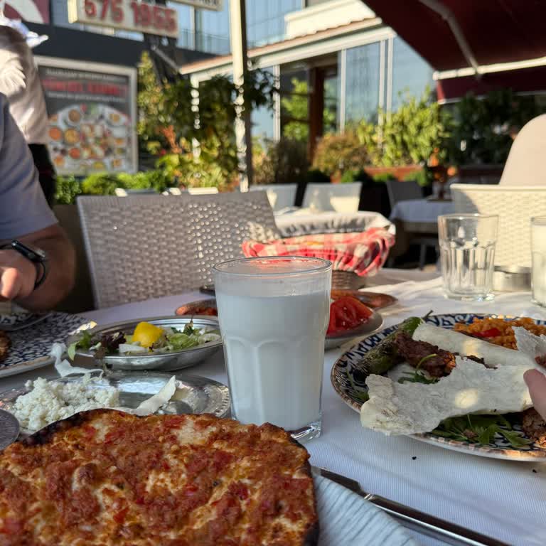 Garsonun Saygısız Davranışları Müşteri Memnuniyetini Zedeledi