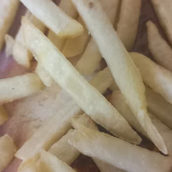 Siparişimizde Pişmemiş Patates, Soğuk Hamburger Ve Hijyen Sorunu Yaşadık